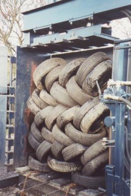 Tyre baler